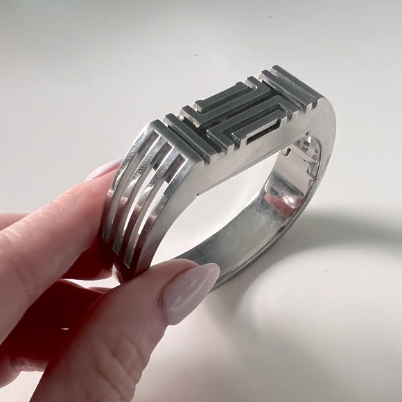 Tory Burch FitBit Bracelet Silver - Picture 4 of 8